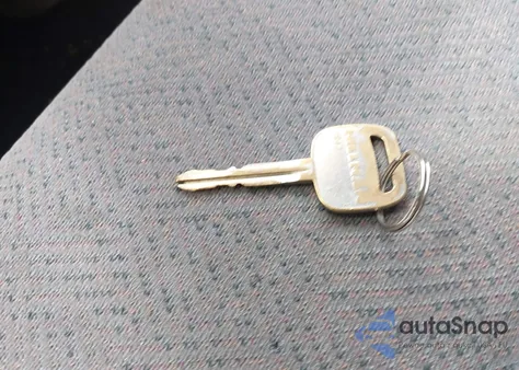 2001 Chevrolet Prizm из США, поврежденный, VIN 1Y1SK52841Z448303